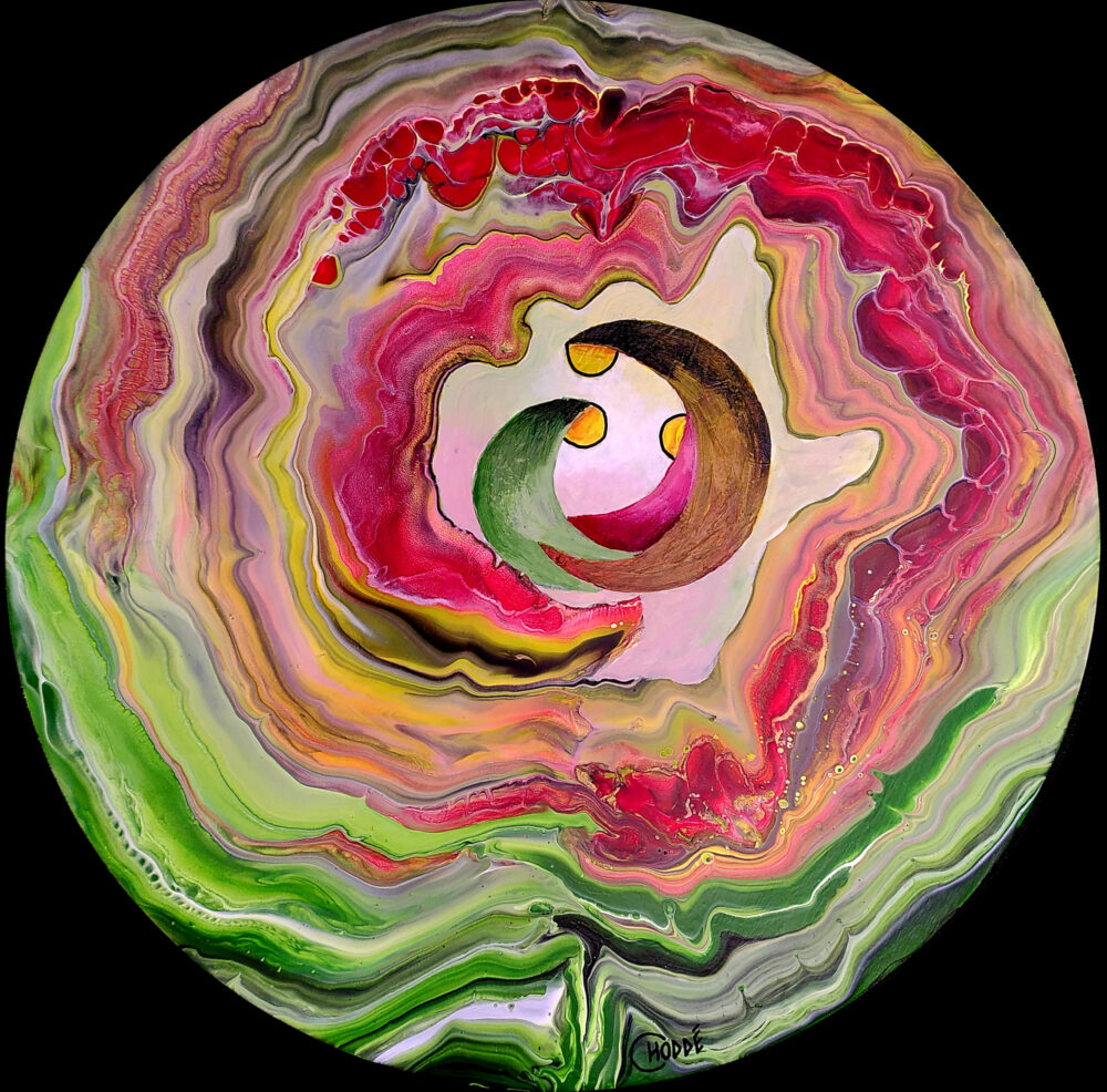 Peinture à dominante de rouge et de vert, réalisée sur une pièce de bois ronde, évoquant une grotte et la naissance