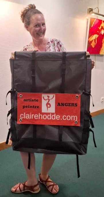 Claire Hoddé artiste peintre à vélo sur Angers
